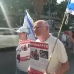 Zeci de israelieni mărșăluiesc pentru o mamă ținută ostatică în Gaza