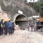 VIDEO. Muncitori din India, prinși în tunelul prăbușit
