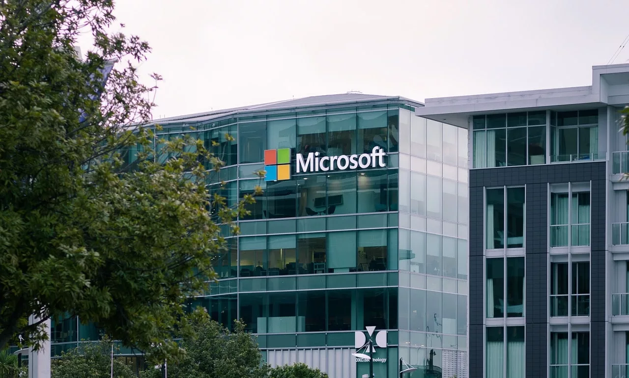 Microsoft susține că hackerii susținuți de statul rus încearcă din nou să îi spargă sistemele