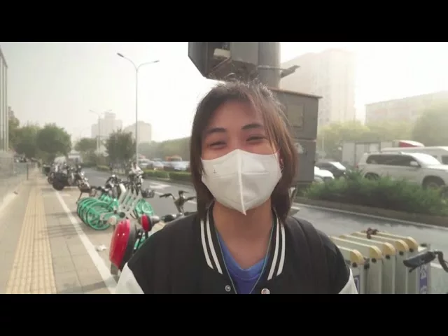Autoritățile lansează un avertisment în timp ce smogul cuprinde capitala Beijing