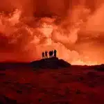 Mii de oameni evacuați în Islanda, după ce un vulcan a erupt