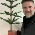 Un brad de Crăciun vechi de 103 ani s-a vândut cu peste 4.000 de dolari