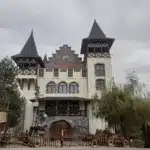 Un castel-muzeu privat dedicat lui Dracula s-a deschis în Argeș