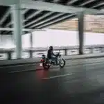 Șoferii români cu permis categoria B pot conduce și motociclete, cu anumite excepții