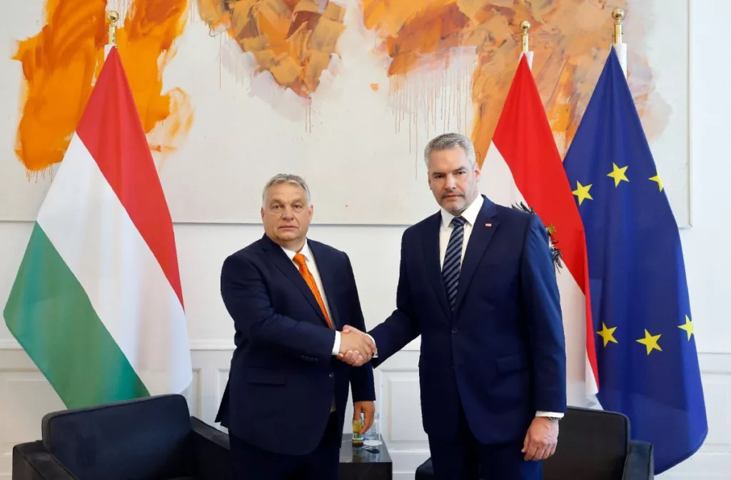Image of Orban and Nehammer shaking hands