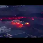 VIDEO. Lava unui vulcan din Islanda arde casele locuitorilor