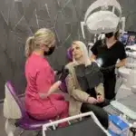 Cum obții un zâmbet fermecător la orice vârstă cu ajutorul implanturilor dentare
