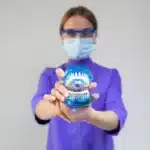 Descoperă cât durează până te acomodezi cu un implant dentar