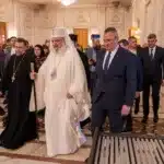Ciucă și Ciolacu s-au pozat alături de patriarhul Daniel, la capela din Parlament