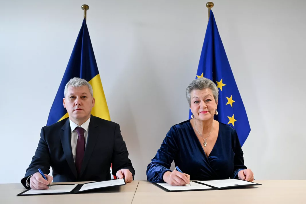Comisarul european Ylva Johansson și ministrul Cătălin Predoiu