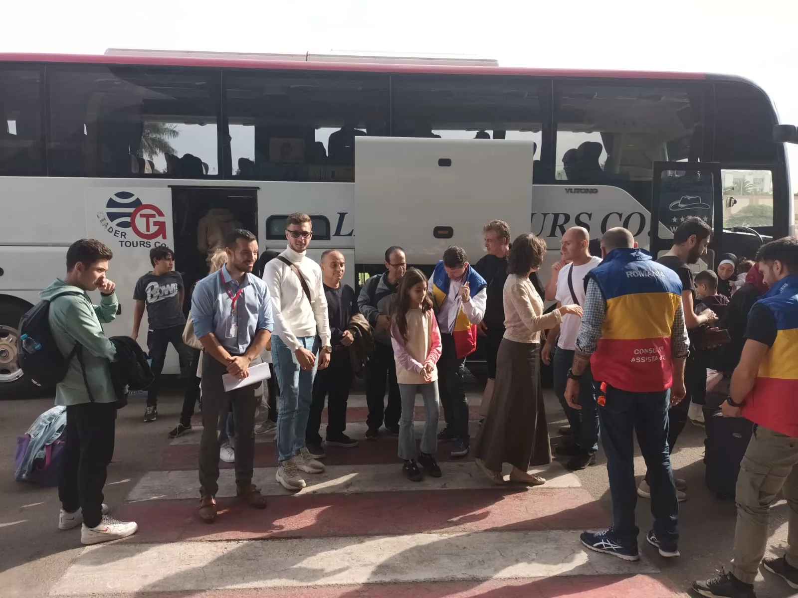 MAE anunță că 11 cetăţeni români şi membri de familie ai acestora au fost evacuaţi din Fâşia Gaza