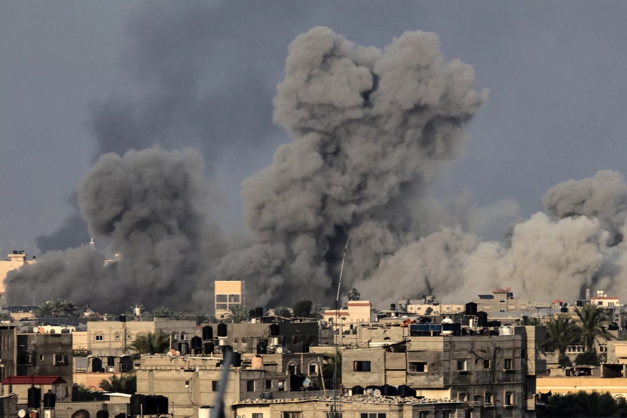 Israelul a efectuat raiduri aeriene în orașele din nord-estul Libanului