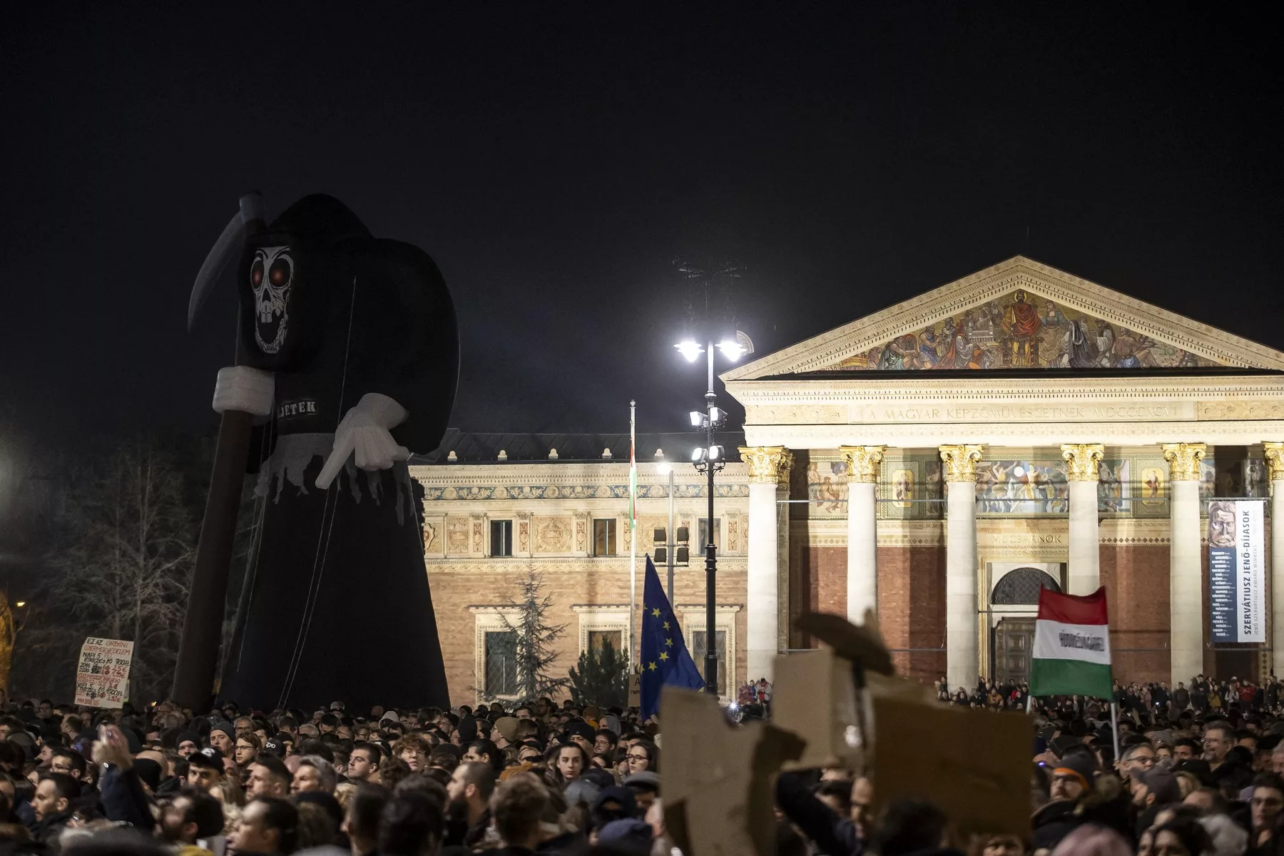 Mii de persoane cer demisia la Budapesta premierului Viktor Orban după un caz de corupție