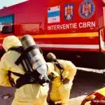 Opt persoane evacuate după ce pe scara unui bloc din Ploiești a fost semnalat un miros suspect