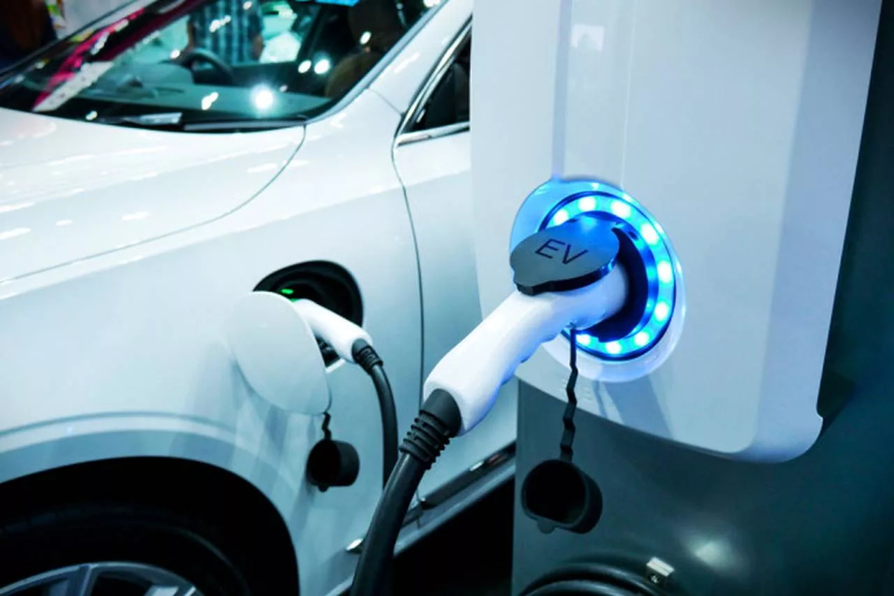 Bateriile de la mașinile electrice se vor putea încărca în 4 minute