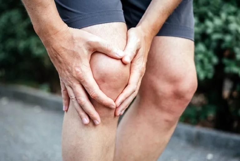 Te confrunți cu durere la nivelul genunchiului? Cum recunoști ruptura de menisc și ce poți face pentru a o trata