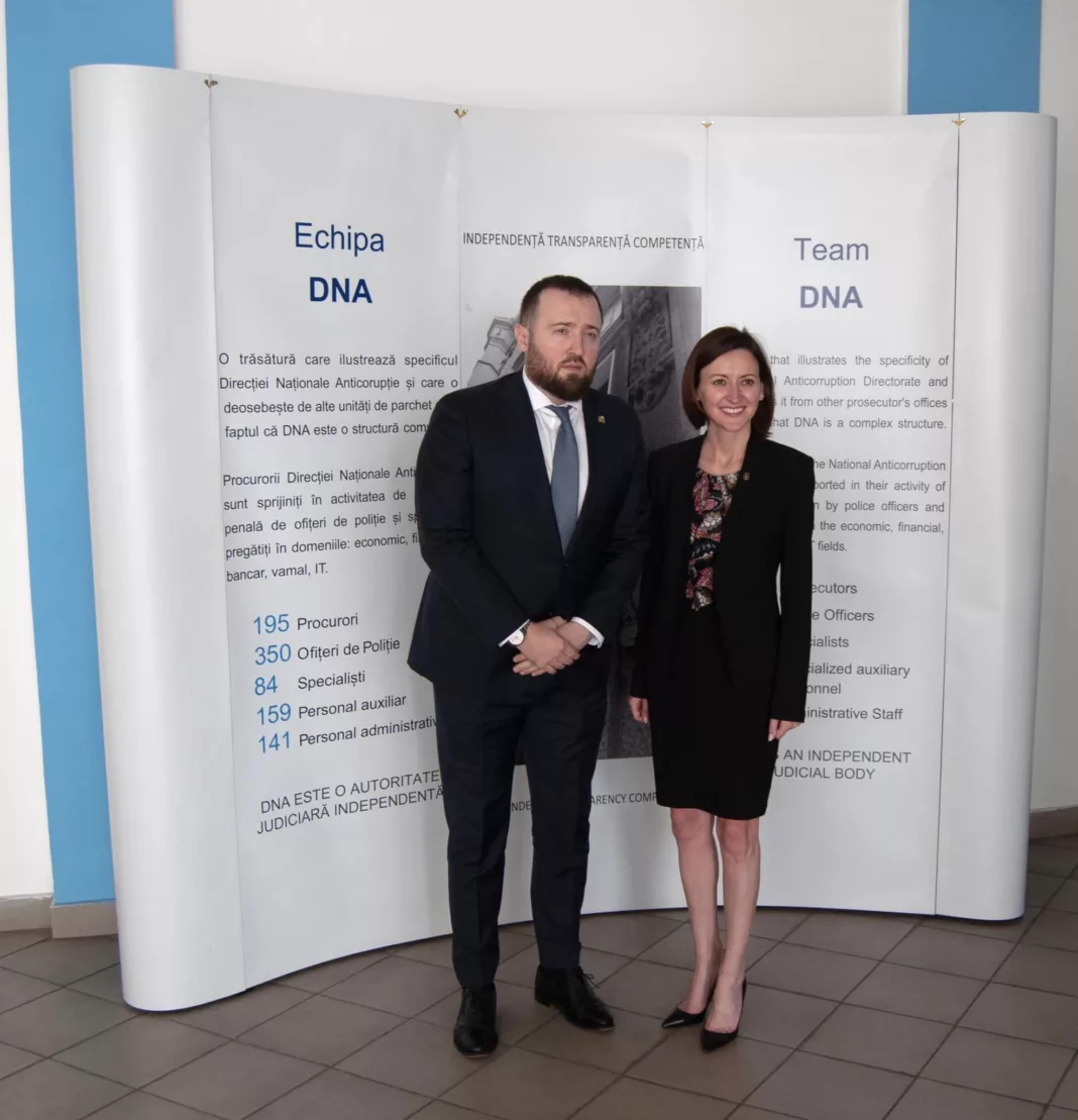 Șefa Anticorupției din Republica Moldova la sediul DNA / foto DNA, facebook