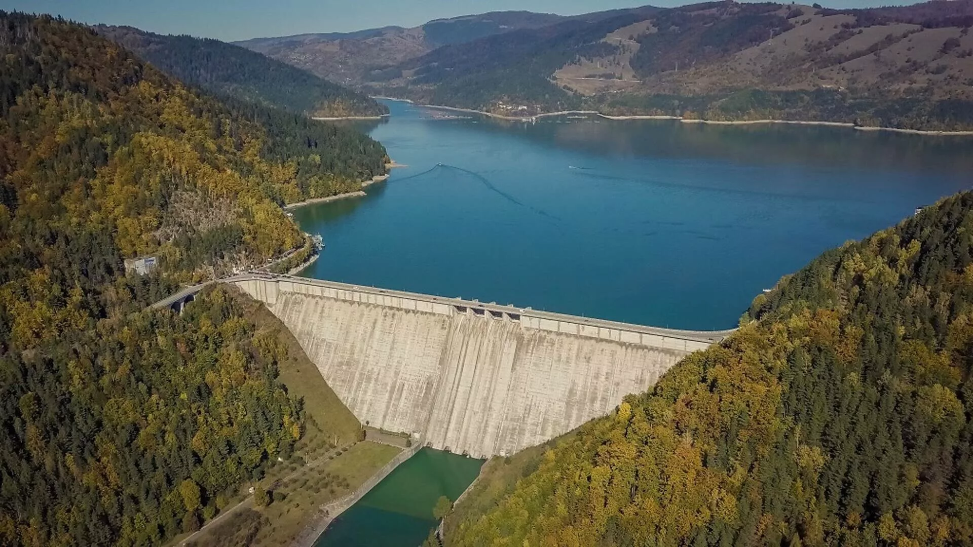 Hidroelectrica anunță că Barajul Izvorul Muntelui este în perfectă siguranță după seismul de joi dimineață