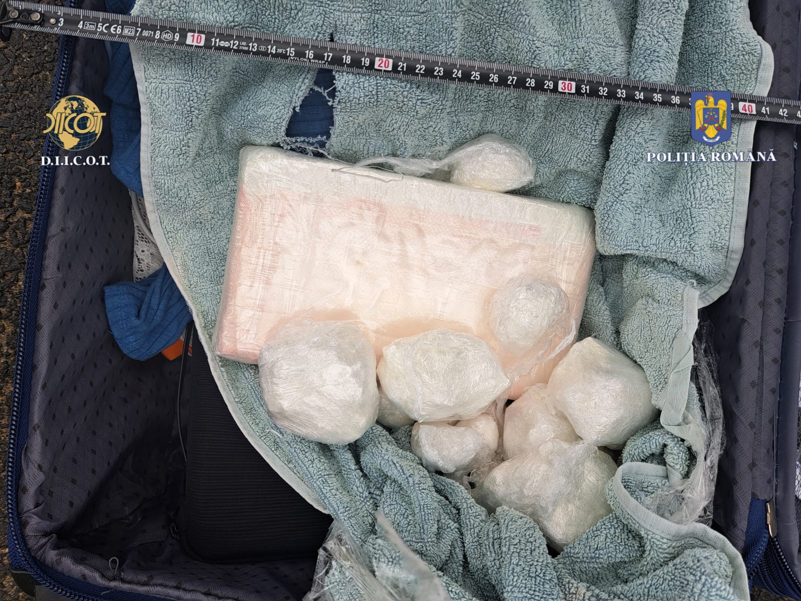 Traficant de droguri, prins în flagrant cu 1,5 kilograme de cocaină și 14 kilograme de canabis