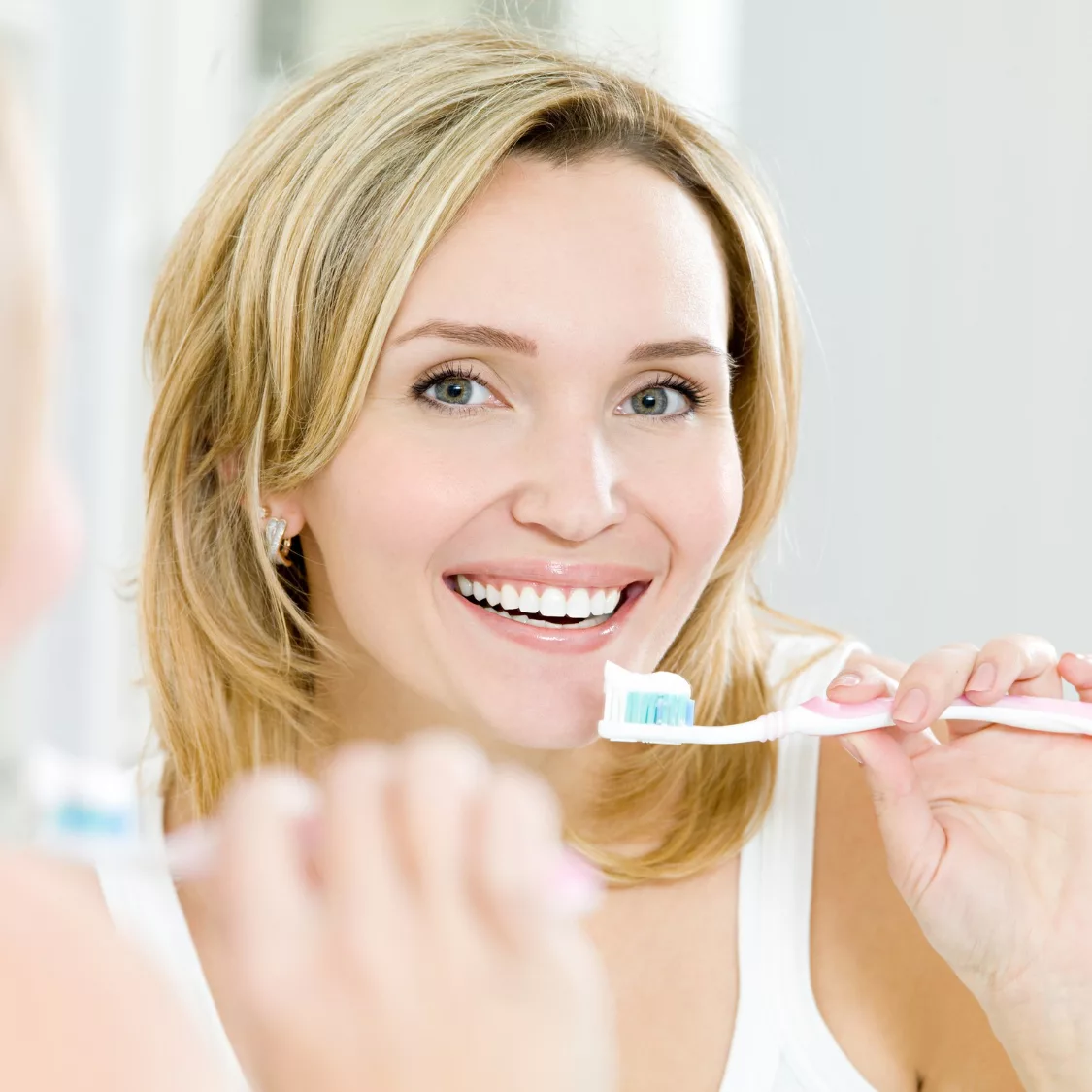 Cum să îți menții sănătatea orală pe termen lung. Sfaturi de la stomatologi