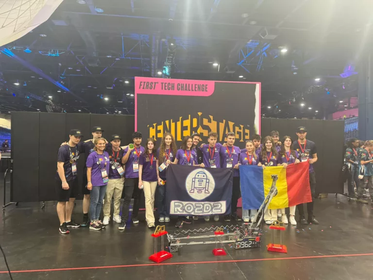 Echipa de robotică RO2D2 a Colegiului Național „ Mihai Viteazu” din Ploiești a luat titlul de vicecampioană mondială la Campionatul Mondial de Robotică de la Houston, Texas