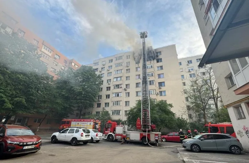 Sunt doi morți și mai mulți răniți după un incendiu la un bloc din București