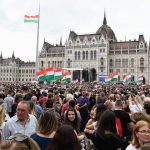 Protest cu mii de oameni la Budapesta în fața sediului televiziunii de stat