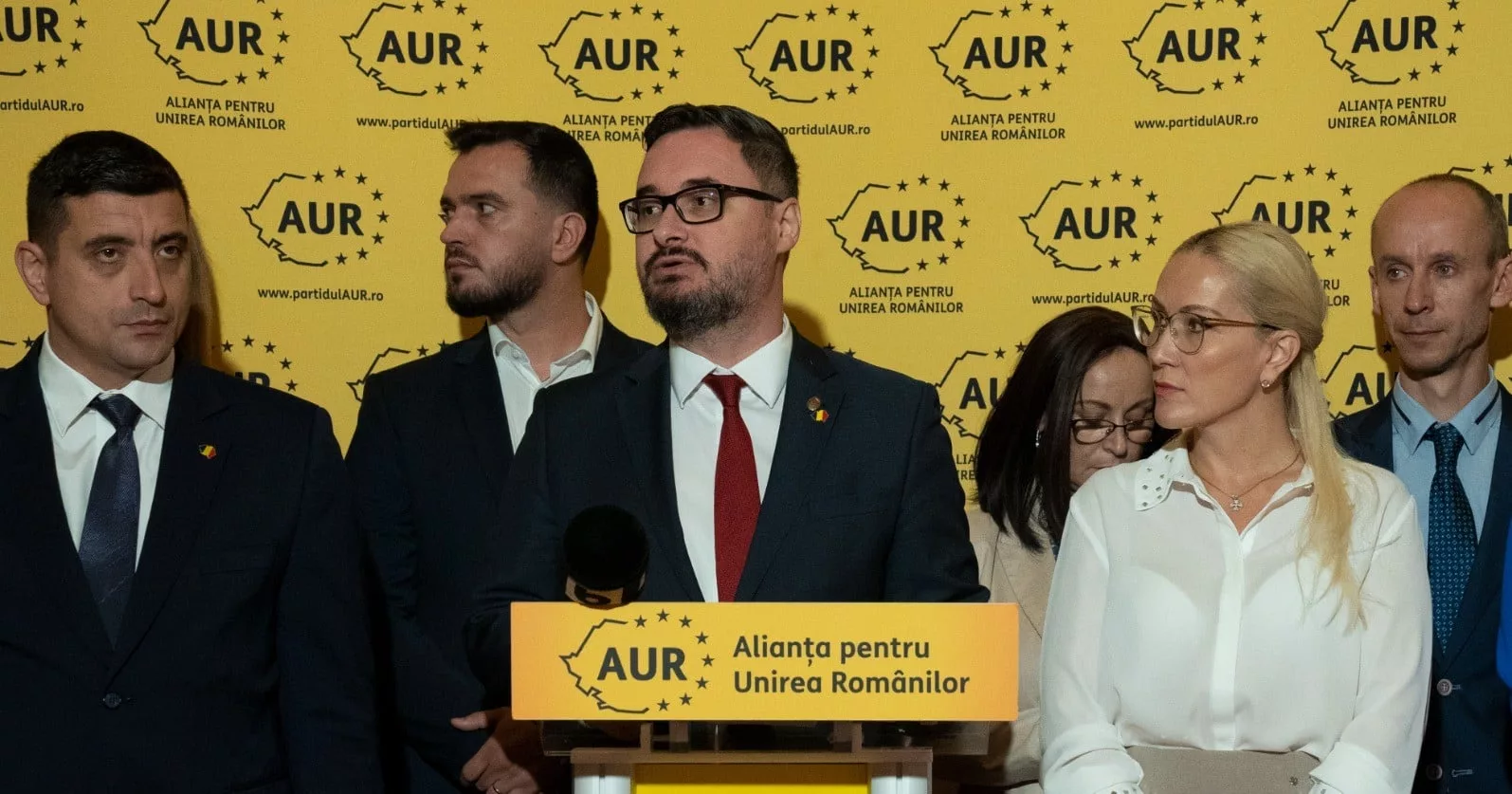 Partidul AUR susține că este atacat prin intermediul unui ziar din Elveția