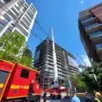 Incendiu puternic în nordul Capitalei. 20 de persoane au fost evacuate
