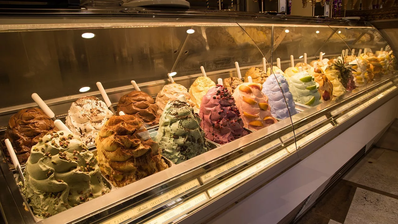 Milano, la un pas de a interzice vânzarea de pizza sau înghețată după miezul nopții