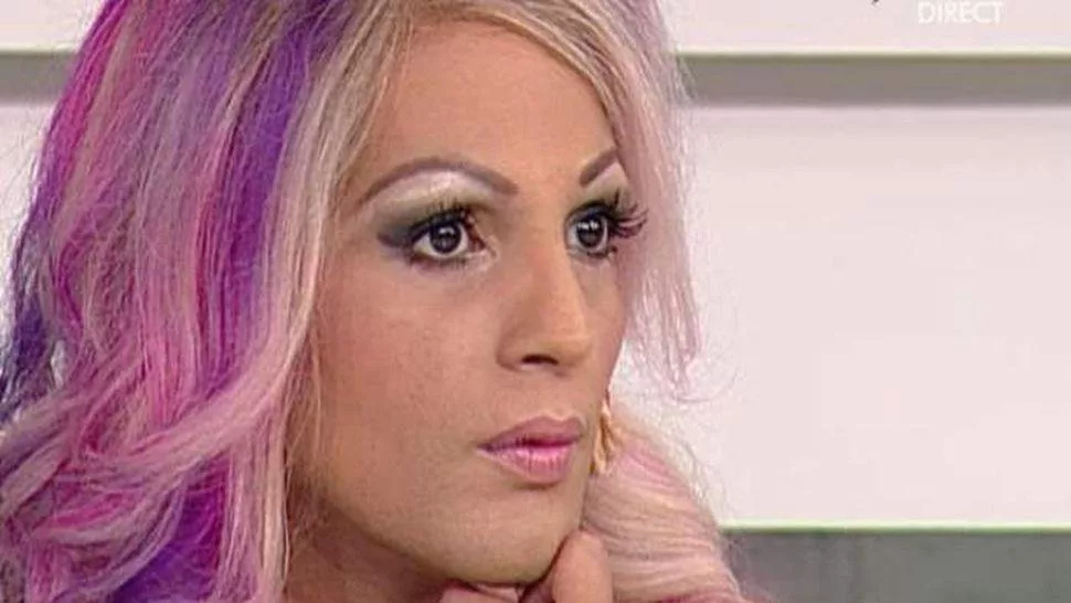 Naomi, cea mai cunoscută cântăreață transgender din România, a murit la vârsta de 47 de ani