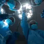 SUA: primul pacient din lume cu un transplant de rinichi de la porc a fost externat