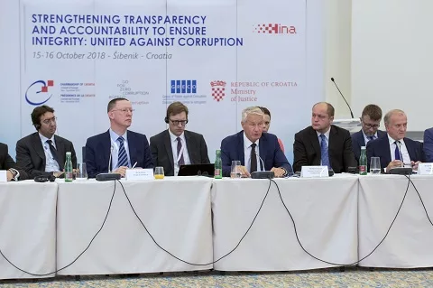 GRECO al Consiliului Europei solicită reglementări mai stricte pentru prevenirea corupției în funcțiile înalte ale guvernelor centrale