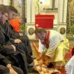 Joia Mare. Preasfinția Sa Claudiu a spălat picioarele a 12 tineri în Catedrala „Schimbarea la Faţă” din Cluj-Napoca