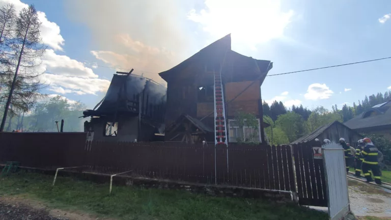 Două locuințe din localitatea Voroneț au fost cuprinse de flăcări