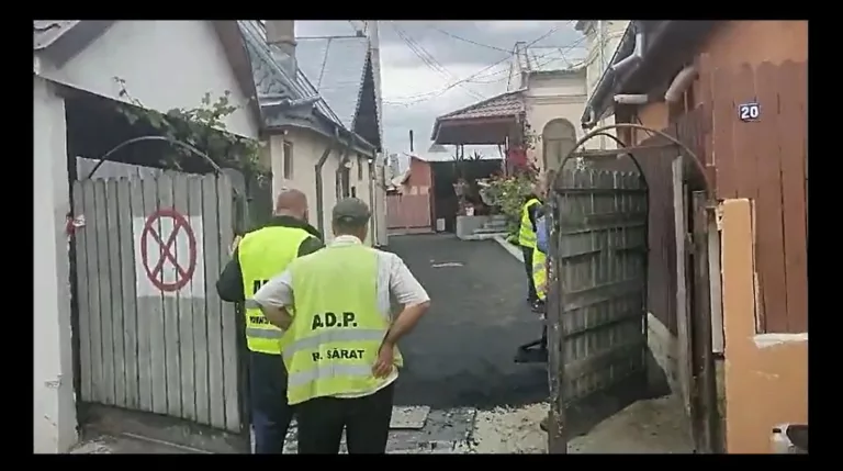 Asfaltări din bani publici în curțile votanților PSD la Râmnicu Sărat