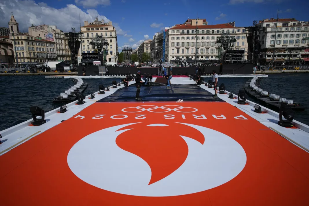 flacăra olimpică sosire mare Franța Marseille