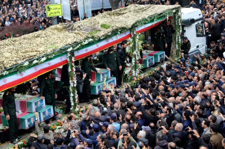 Președintele iranian Ebrahim Raisi, înmormântat în orașul-sfânt Mashhad