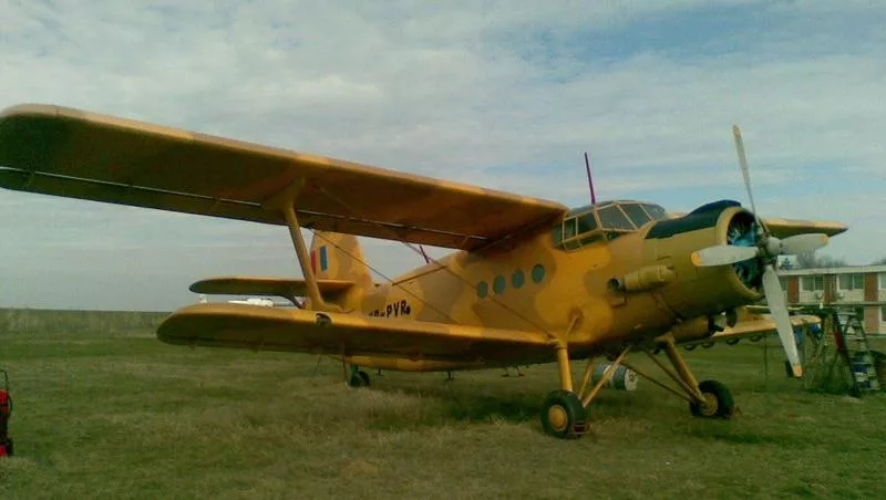 Parașutiștii și echipajul de zbor, în pericol din cauza închirierii avioanelor AN-2 scoase din uz