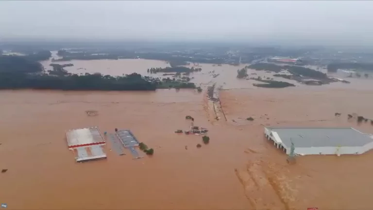 VIDEO. Inundațiile pun stăpânire pe Brazilia. Bilanțul se ridică la 75 de morți