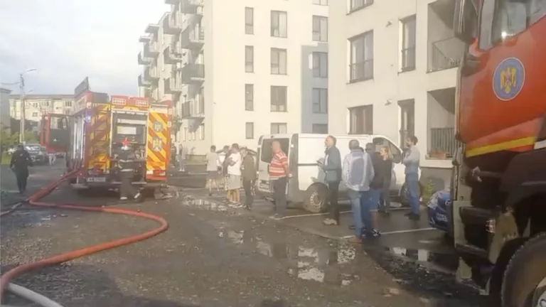 VIDEO. Tragedie în a doua zi de Paște. O casă a luat foc, după ce a fost lovită de un trăsnet