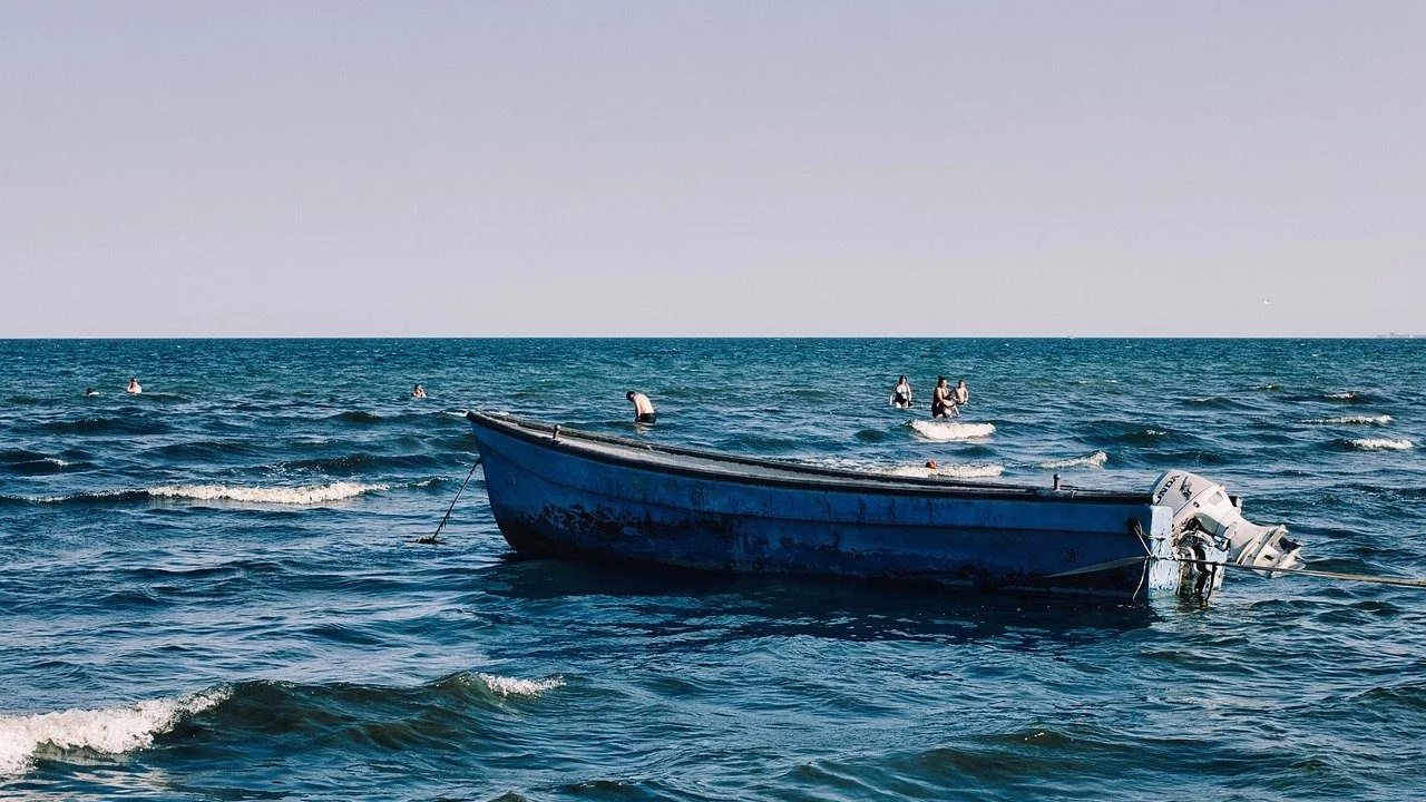 Tragedie la Marea Neagră! O navă s-a scufundat. Trei persoane sunt date dispărute