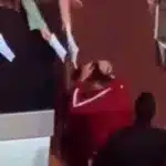 VIDEO. Momente de groază pentru Novak Djokovic. Tenisemnul a fost lovit în cap cu o sticlă
