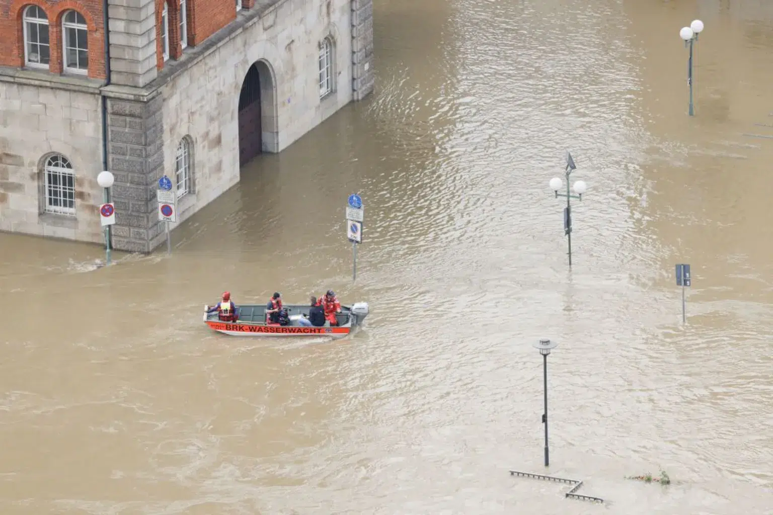 Inundații devastatoare în Europa Centrală și de Est: Autoritățile din mai multe țări se pregătesc pentru cele mai sumbre scenarii