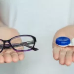 Cum să faci trecerea de la ochelari de vedere la lentile de contact?