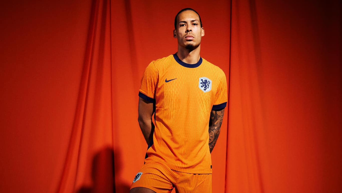 Virgil van Dijk a declarat că Liverpool încă nu i-a oferit un nou contract