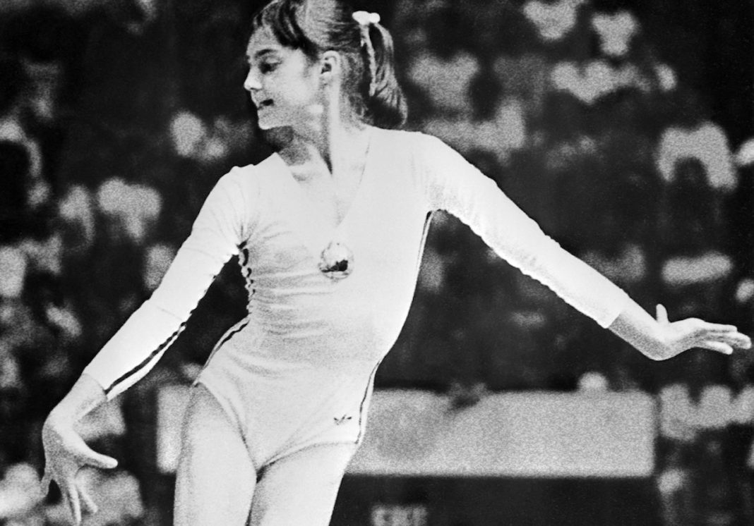 Nadia Comăneci la proba de gimnastică feminină la sol în cadrul Jocurilor Olimpice de la Montreal, pe 27 august 1976.