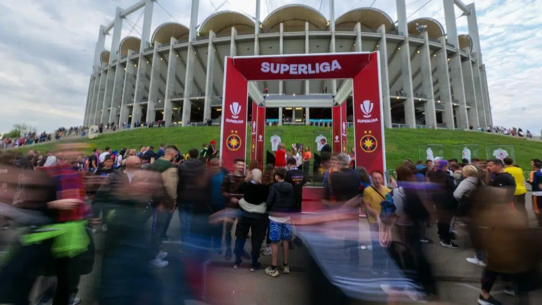 Mulțime la intrarea stadionului pentru meciul Superliga / superliga etapa 2