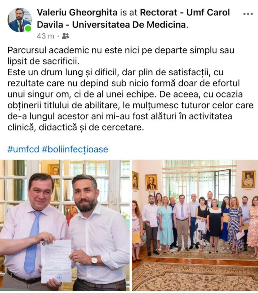 Doi bărbați zâmbitoare cu diplomă, grup profesori