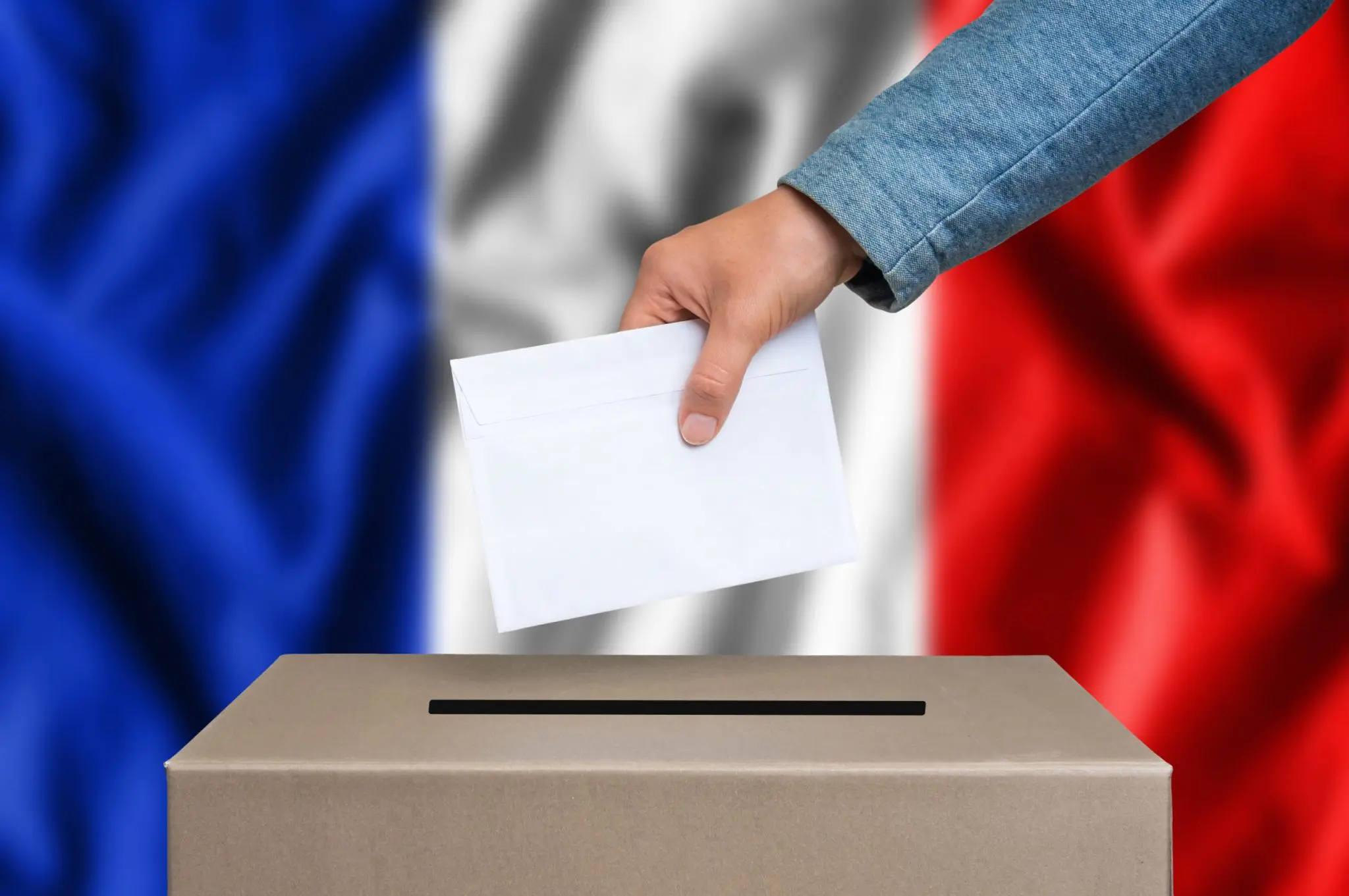 Francezii participă masiv la vot